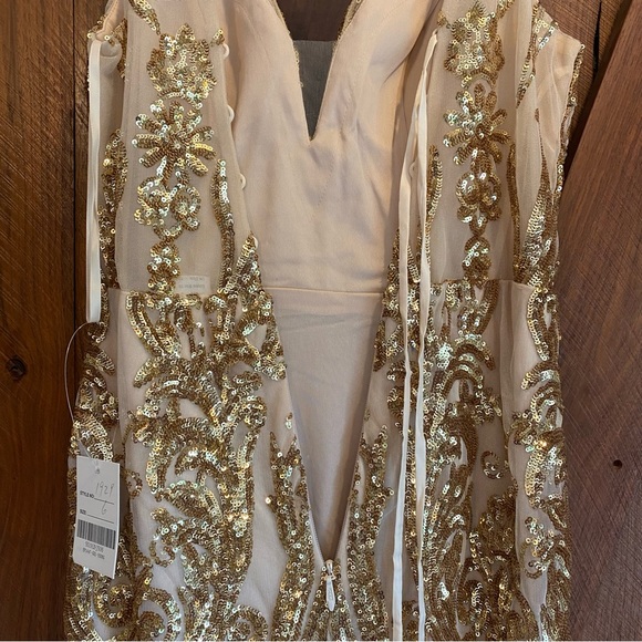 Gold sequence gown - Picture 7 of 10